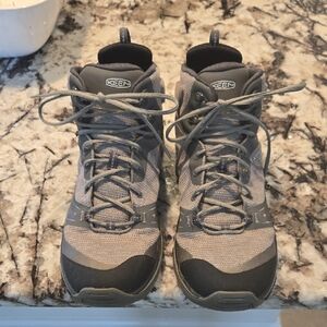 KEEN Womens Charcoal/Gray Hiking Boots